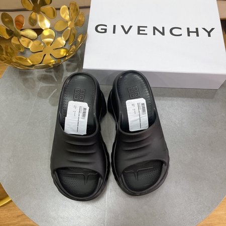 Givenchy Marshmallow slippers
