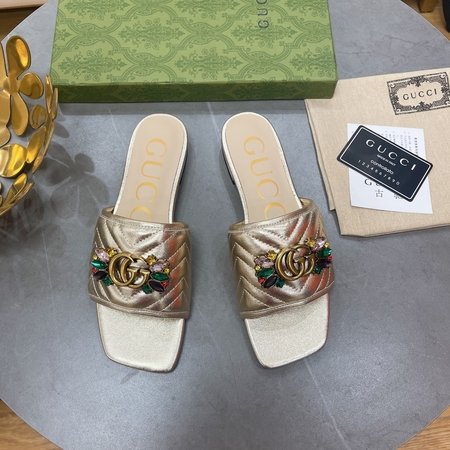 Gucci flat heel flip flop