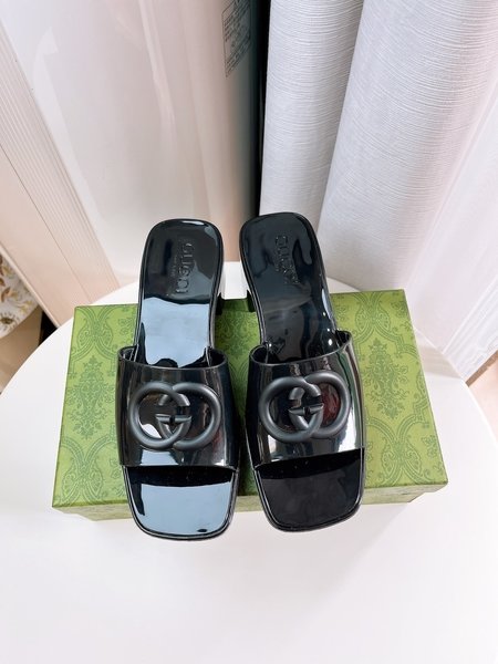 Gucci Double G sandals