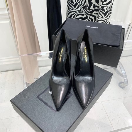 Yves Saint Laurent patent leather high heels