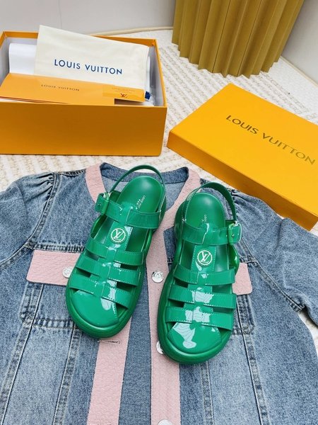 Louis Vuitton Customized first-layer cow patent leather sandals