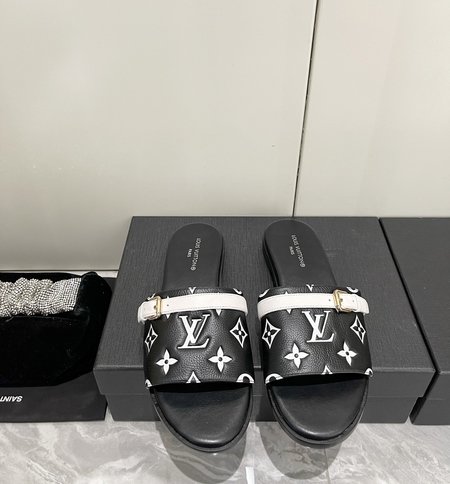Louis Vuitton Imported custom cowhide slippers