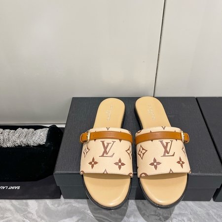 Louis Vuitton Imported custom cowhide slippers