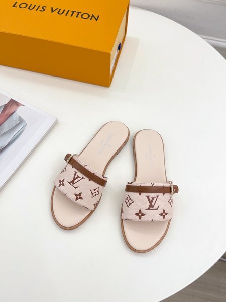 Louis Vuitton Cowhide slippers