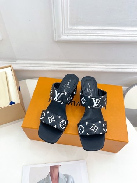 Louis Vuitton Cowhide sandals