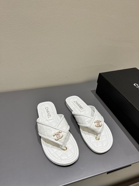 Chanel CC buckle flip-flops