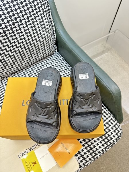 Louis Vuitton Waterfront sandals