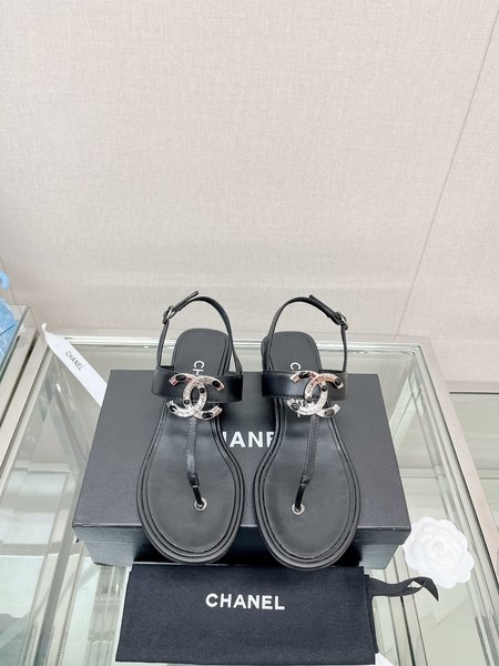 Chanel CC flip-flop sandals