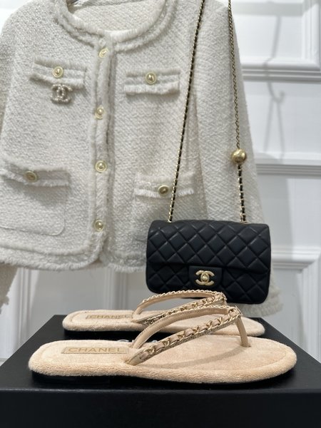 Chanel chain flip flops