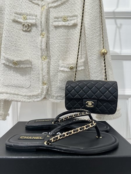 Chanel chain flip flops