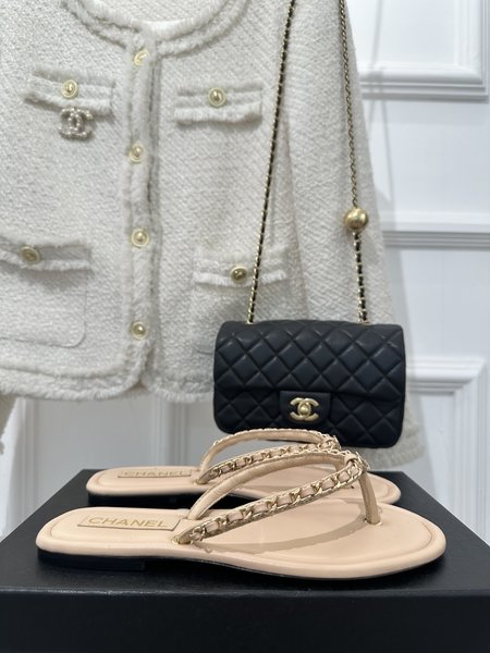 Chanel chain flip flops