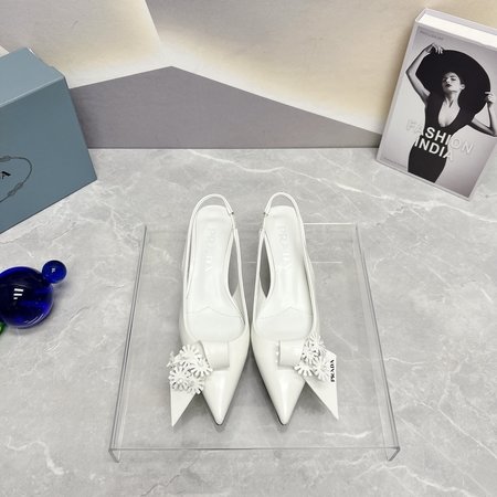 Prada Women s shoes with pointed toe and empty back flowers