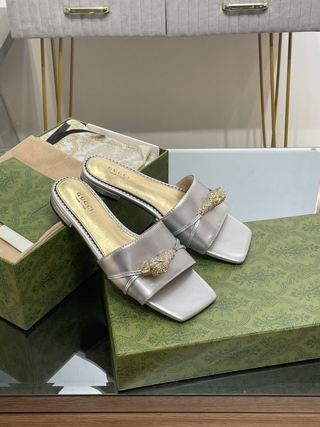Gucci Flat wide heel slippers gold rhinestone snake head sandals