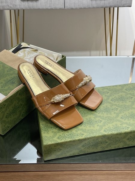 Gucci Flat wide heel slippers gold rhinestone snake head sandals
