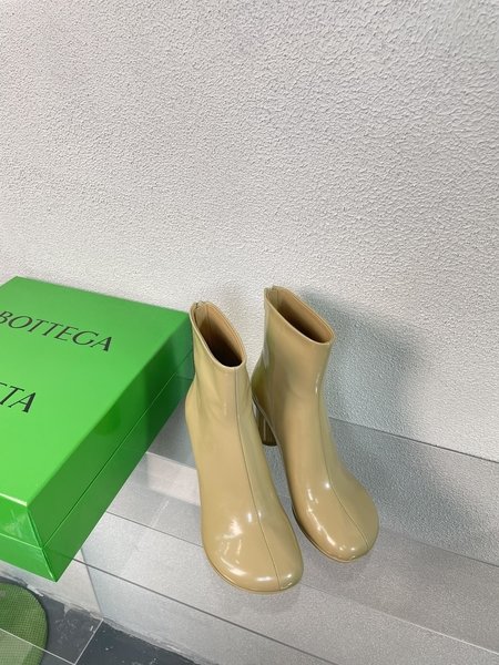 Bottega Veneta Atomic series round heel open hem ankle boots