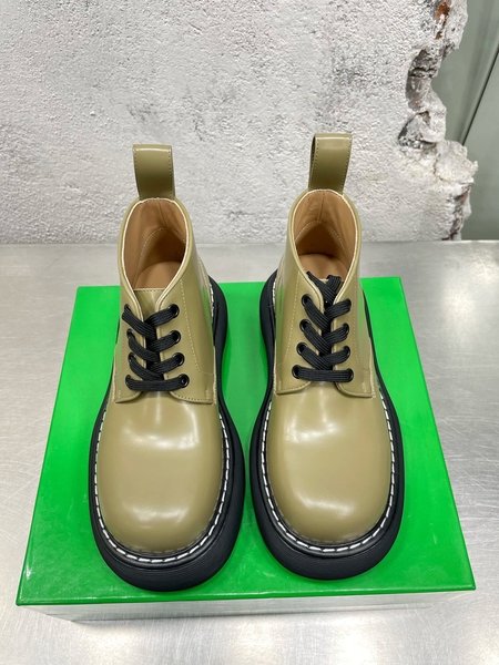Bottega Veneta cowhide short boots