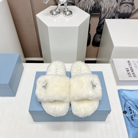 Prada Round toe triangular buckle furry shoes