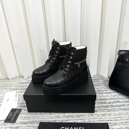 Chanel Classic black and white thick-soled chain CC fashion short boots