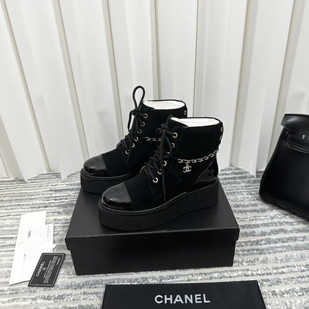 Chanel Classic black and white thick-soled chain CC fashion short boots