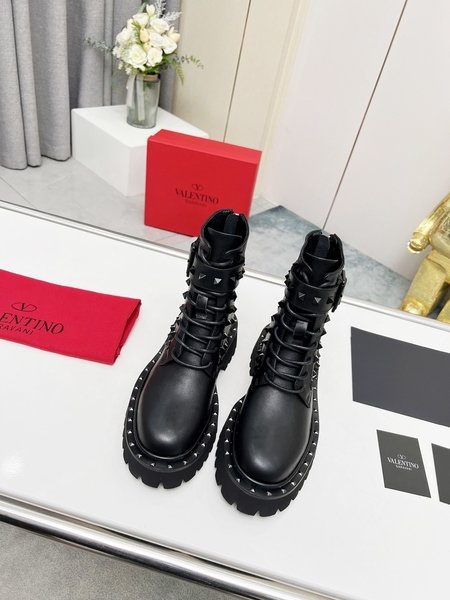 Valentino First layer cowhide boots