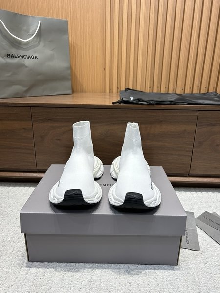 Balenciaga retro casual sneakers