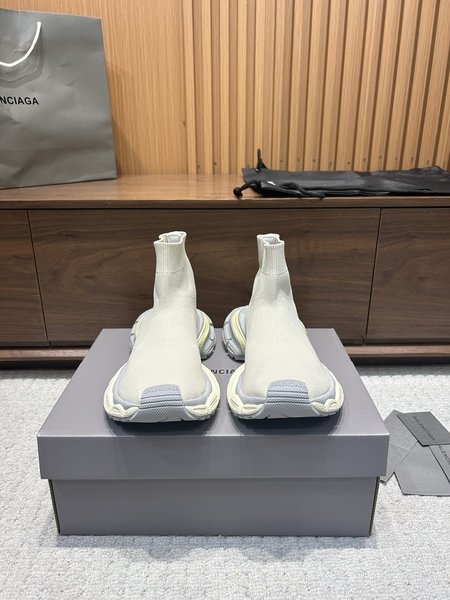 Balenciaga retro casual sneakers