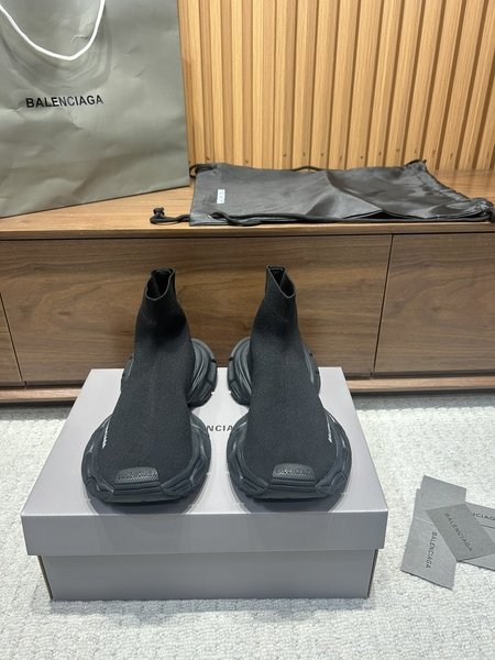 Balenciaga retro casual sneakers