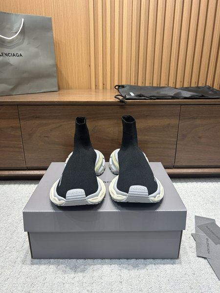 Balenciaga retro casual sneakers