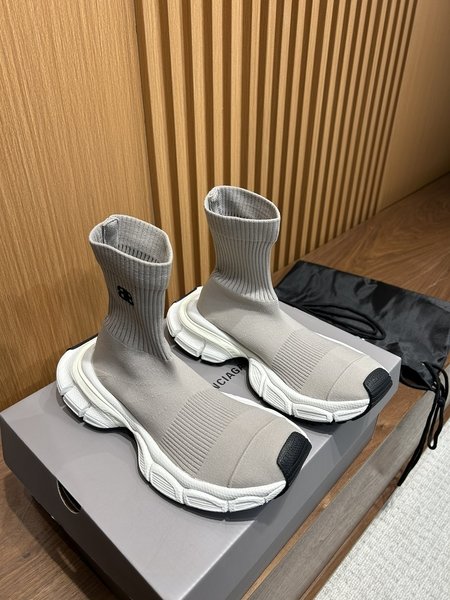 Balenciaga retro casual sneakers