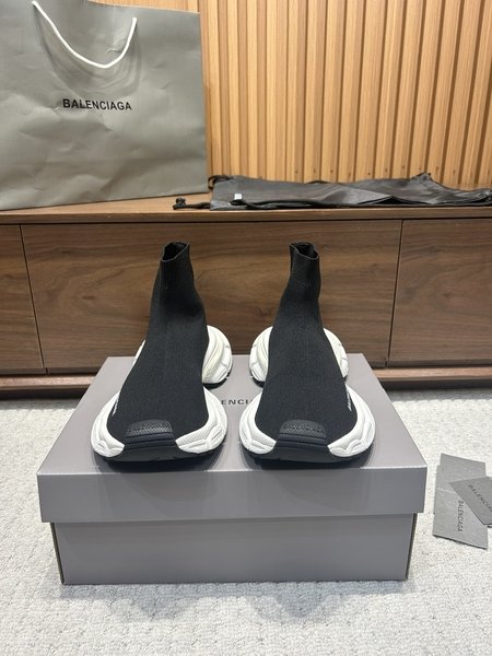 Balenciaga retro casual sneakers