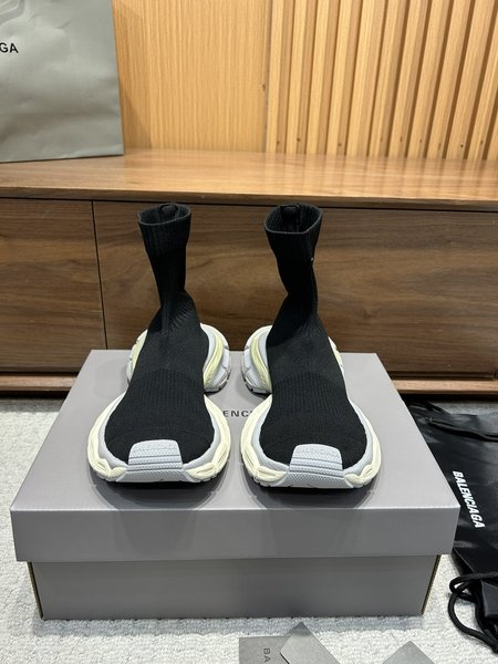 Balenciaga retro casual sneakers