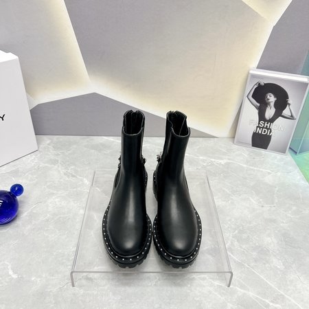 Givenchy Round toe letter socks and boots