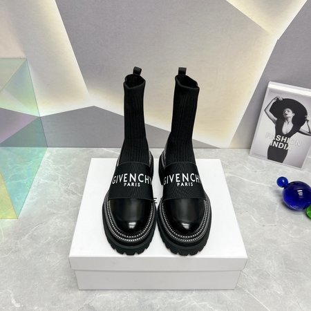 Givenchy Round toe letter socks and boots