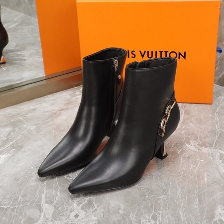 Louis Vuitton New pointed toe boots