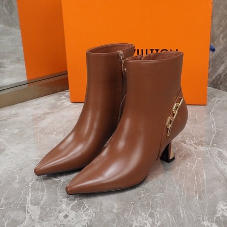 Louis Vuitton New pointed toe boots