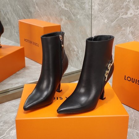 Louis Vuitton New pointed toe boots