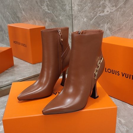 Louis Vuitton New pointed toe boots