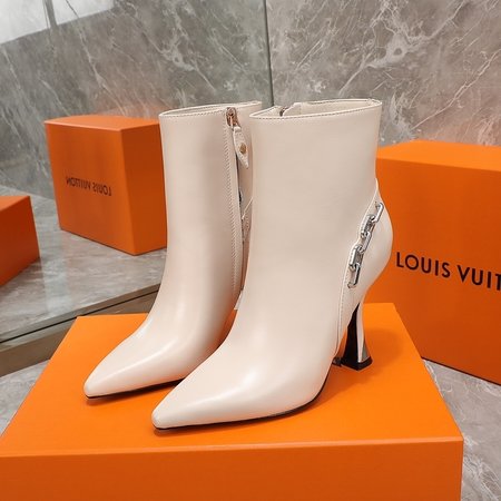 Louis Vuitton New pointed toe boots