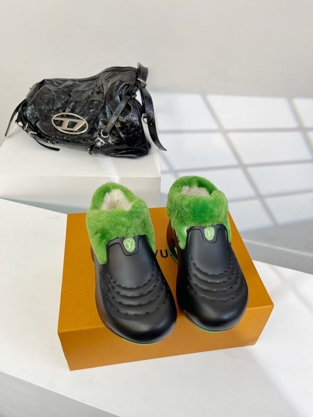 Louis Vuitton New thick-soled shark shoes