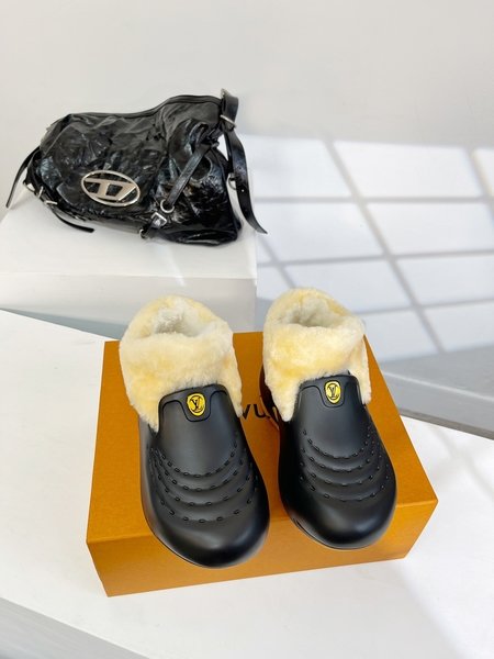 Louis Vuitton New thick-soled shark shoes