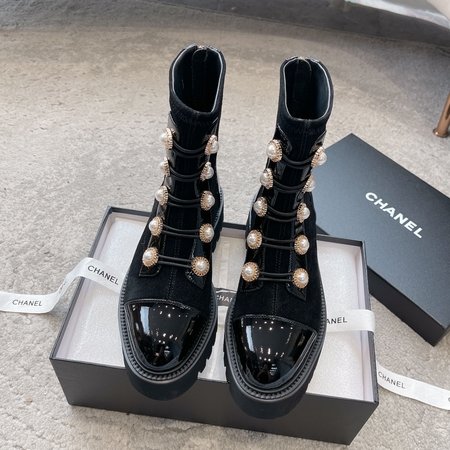 Chanel Stylish boots with classic pearl buckle design