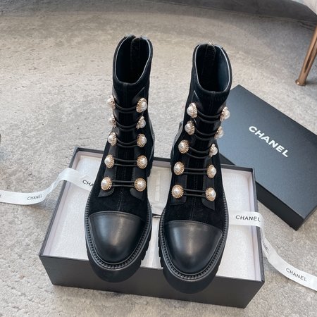 Chanel Stylish boots with classic pearl buckle design