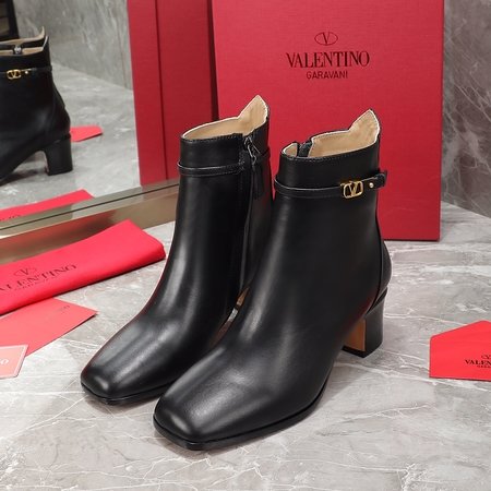 Valentino High version thick heel hollow V Logo motorcycle boots