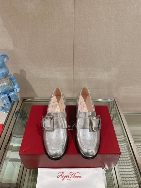 Roger Vivier Early spring new style thick heel square buckle/diamond buckle loafers