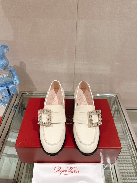 Roger Vivier Early spring new style thick heel square buckle/diamond buckle loafers