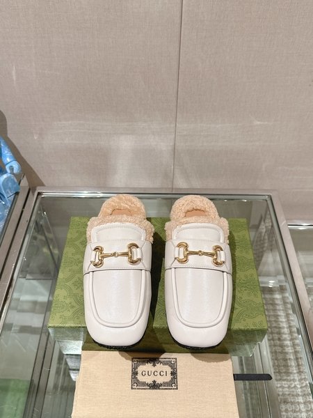 Gucci Square toe lambswool half slippers