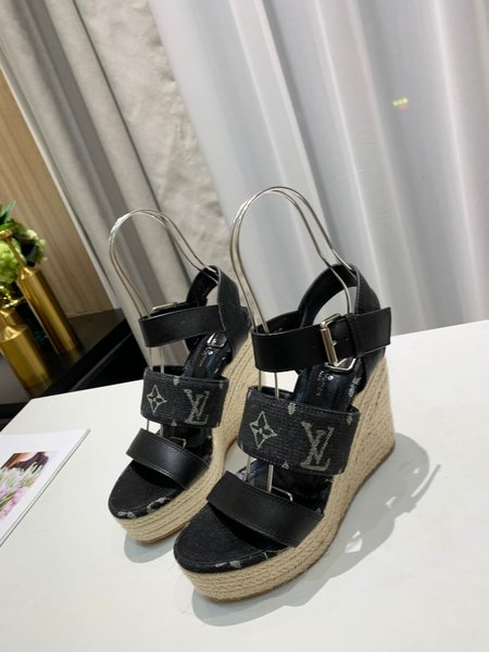 Louis Vuitton Platform sandals