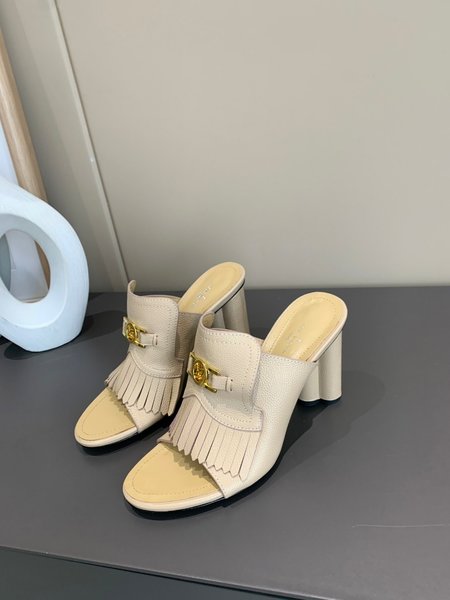 Louis Vuitton Fish mouth fringed sandals 