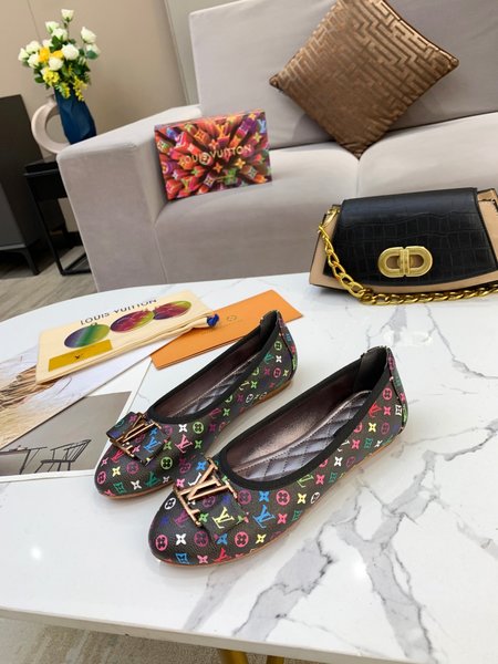 Louis Vuitton Flat shoes classic Monogra