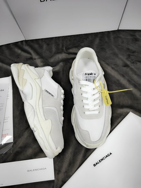 Balenciaga Sneakers Triple-s